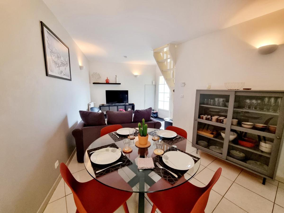 Coquette Maison De Ville Calme Avec Patio アングレーム エクステリア 写真