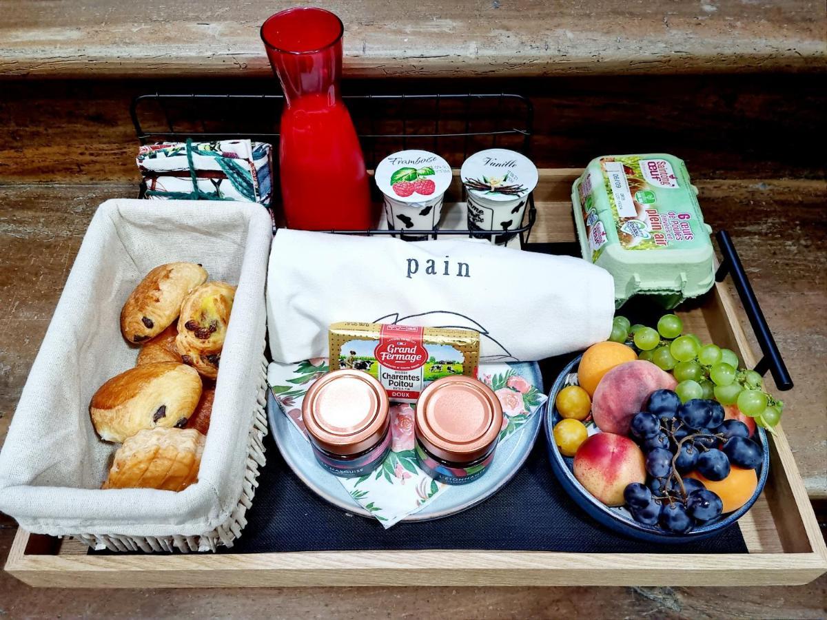Coquette Maison De Ville Calme Avec Patio アングレーム エクステリア 写真